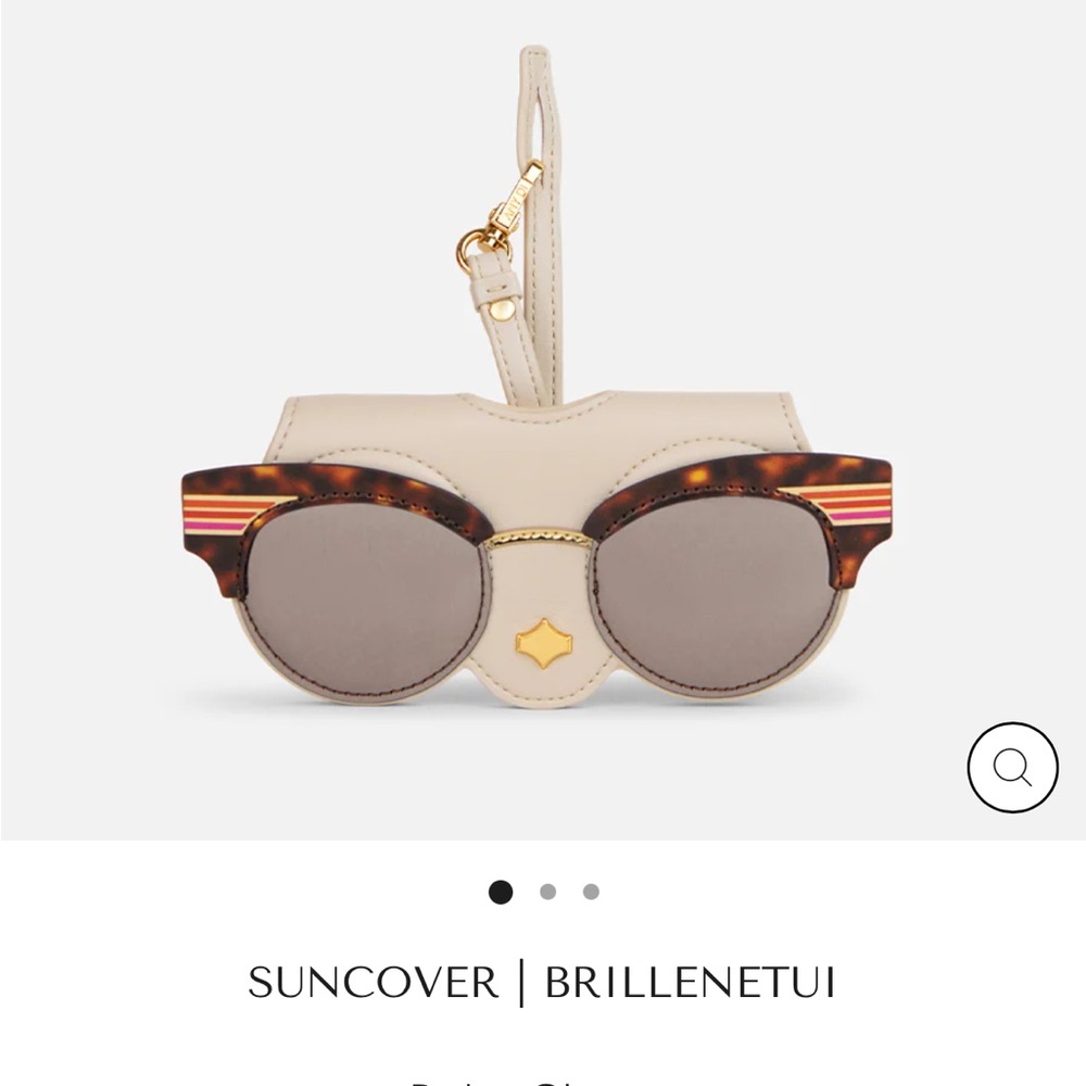 Chic Tortoise and Cream Sunglasses Holder